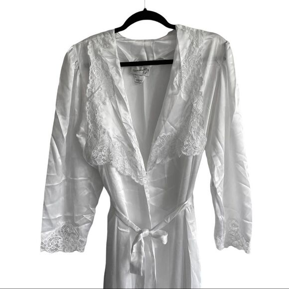 Unmentionables Vintage White Satin Robe With Belt Lace Made In Canada  S - Picture 3 of 8